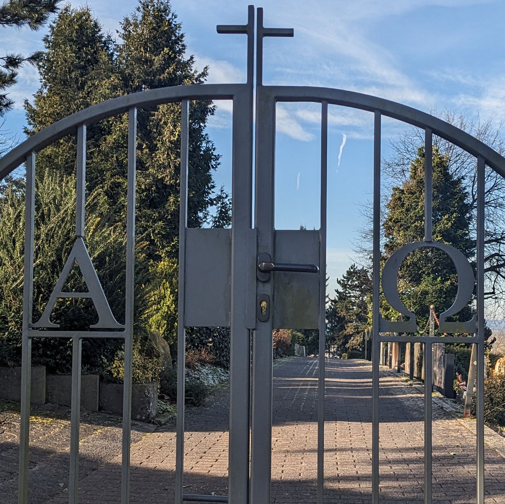 Tor zum Friedhof