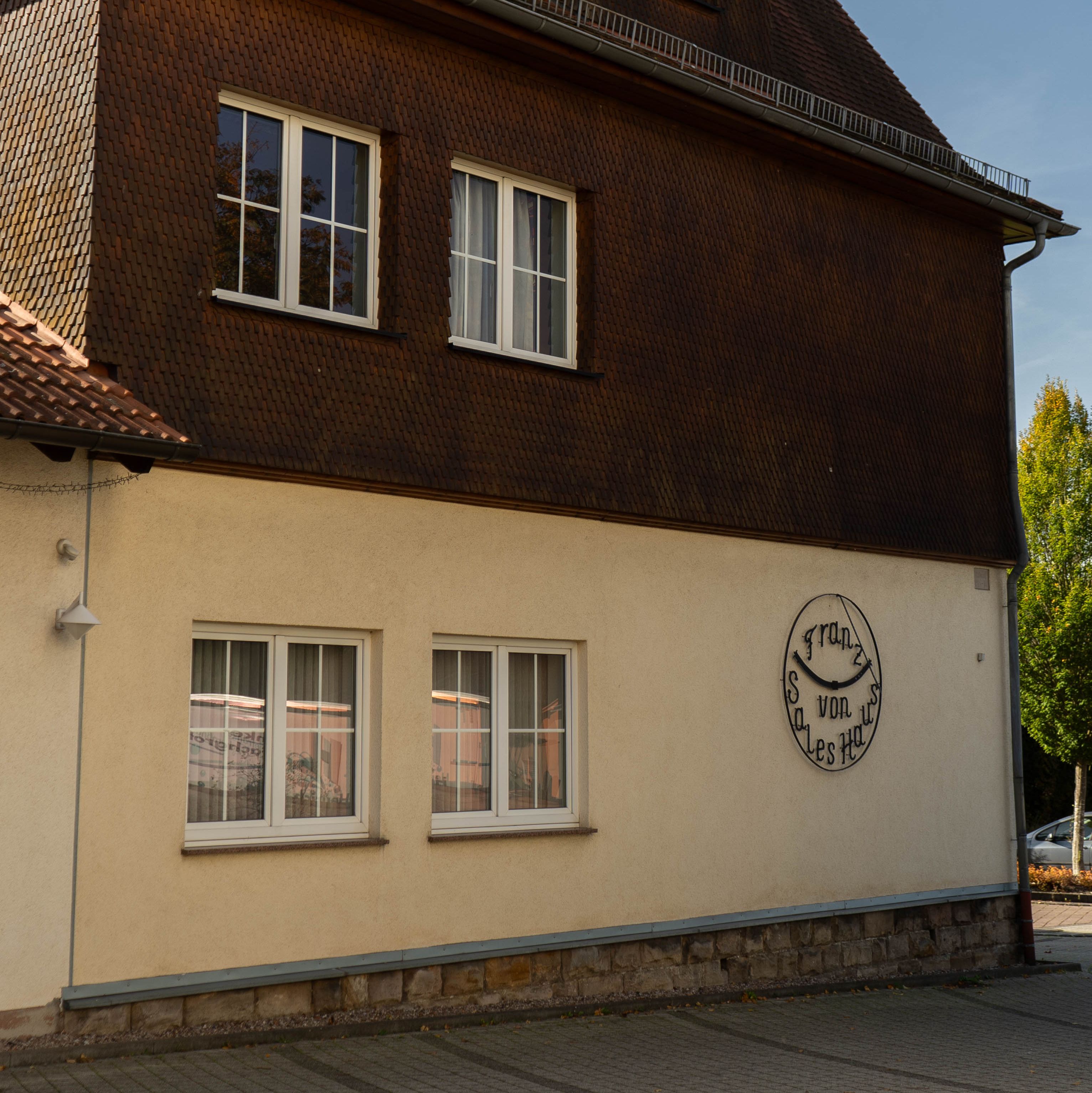 Franz-von-Sales-Haus Seitenansicht